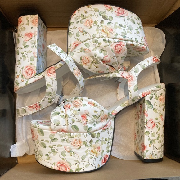 Current Mood Shoes - Current Mood Platform Floral Sandals Size 10